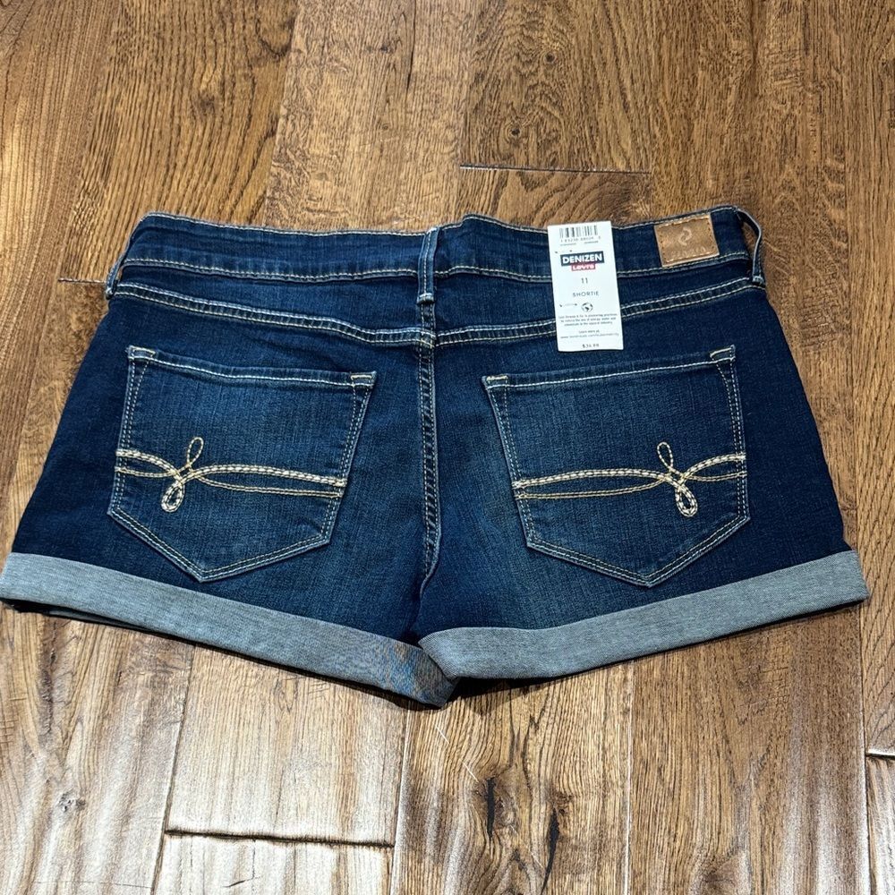 NWT Denizen from Levi's Women's Deep Indigo Jean Shorts Sz 11 - Picture 2 of 2